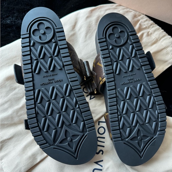 LOUIS VUITTON BOM DIA FLAT MULE - Picture 2 of 3